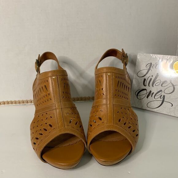 Indigo brown heels  - Picture 1 of 6
